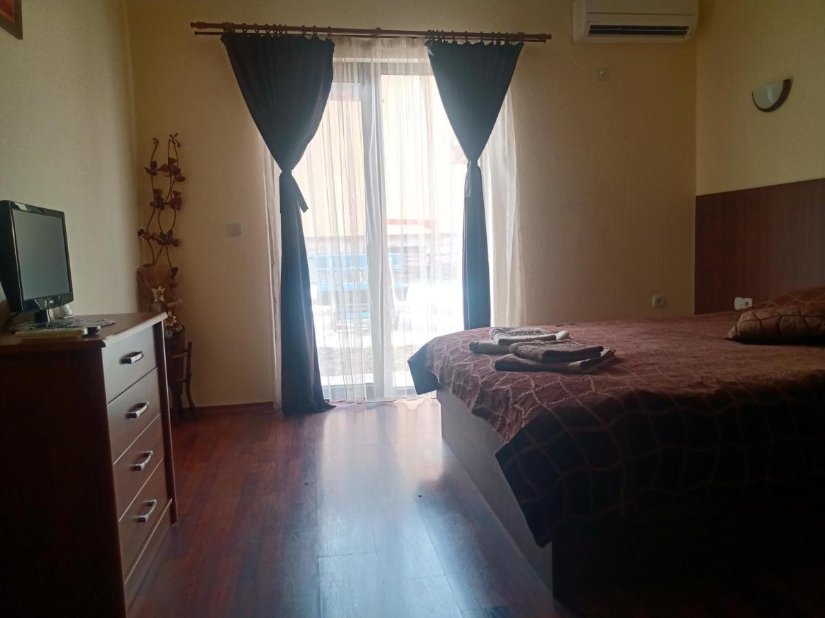 Кръчмъ При Байката Hotel Ribarica Luaran gambar