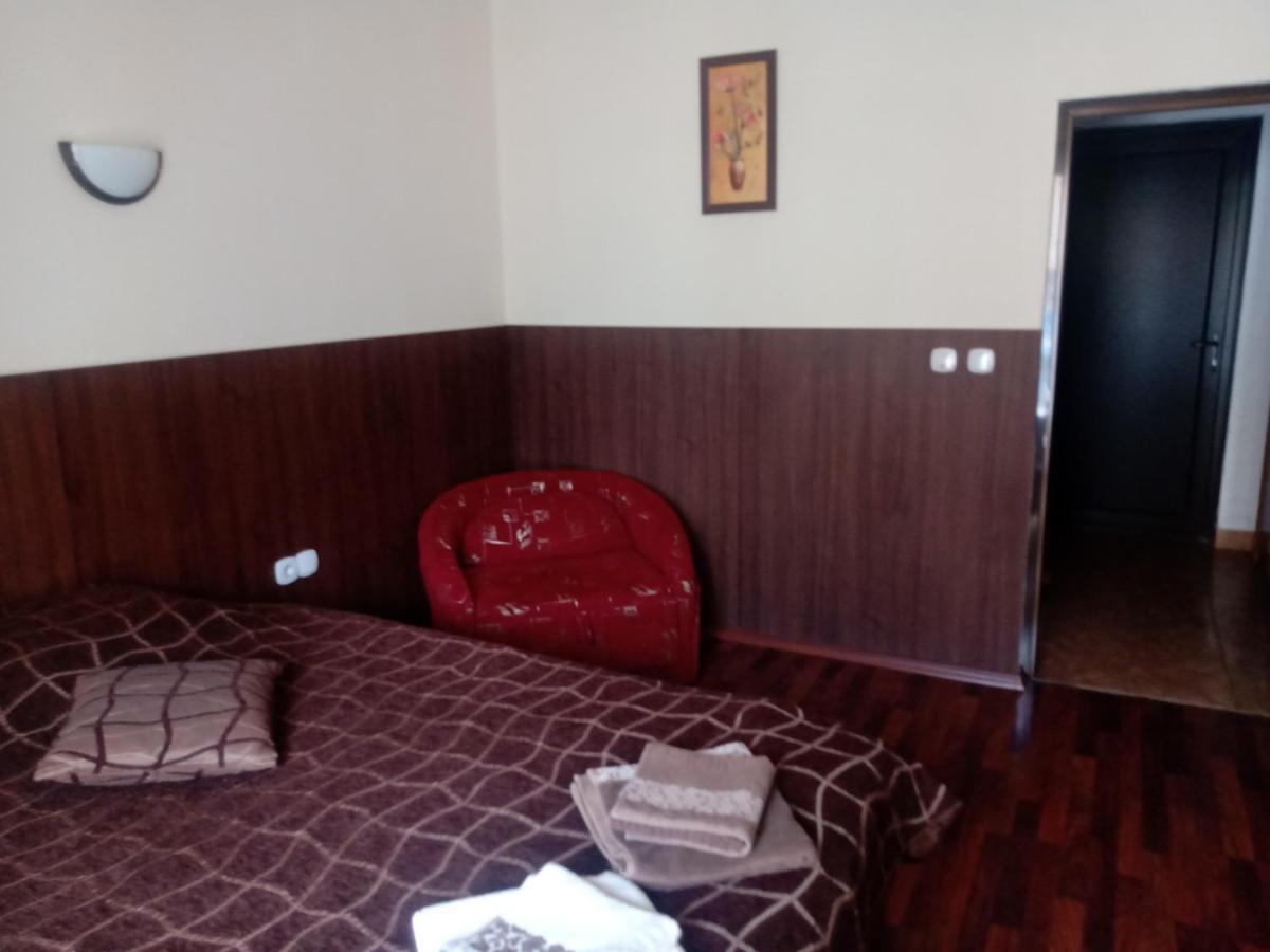 Кръчмъ При Байката Hotel Ribarica Luaran gambar